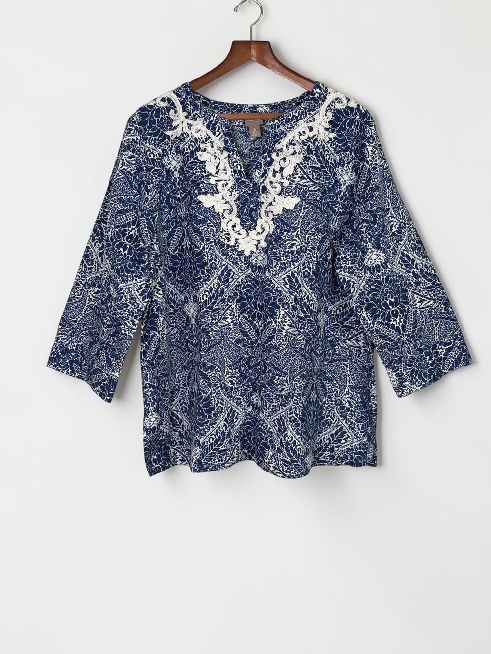 Chico's Blue White Embroidered Tunic Popover Top Linen Blend Size 3/US XL - Picture 1 of 11